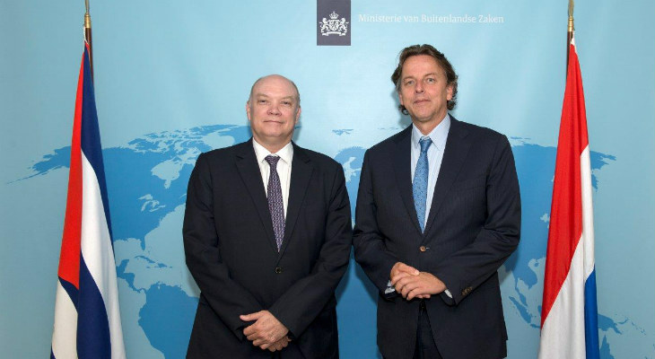 Cuba's Minister of Foreign Trade and Investment stands with Dutch Minister of Foreign Affairs, Bert Koenders. Official visit to the Netherlands, September 15-17, 2016. Photo courtesy: Dutch embassy in Havana.